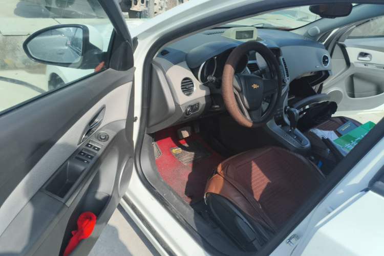 Used Chevrolet Cruze 2013 1.8L SE AT Driver Seat
