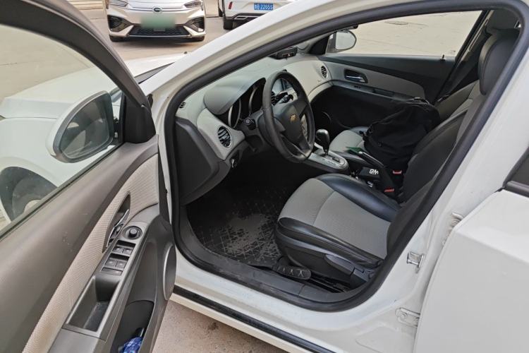 Used Chevrolet Cruze 2013 1.8L SE AT Driver Seat