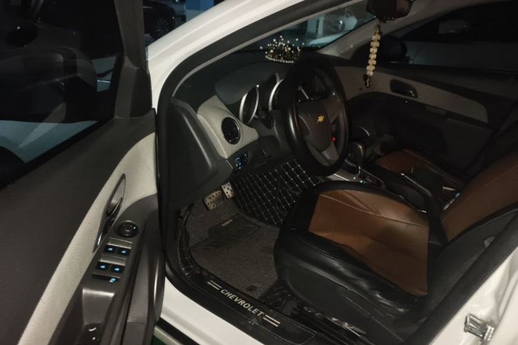 Used Chevrolet Cruze 2013 1.8L SE AT Driver Seat