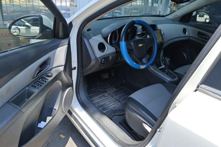 Used Chevrolet Cruze 2013 1.6L SE AT Driver Seat