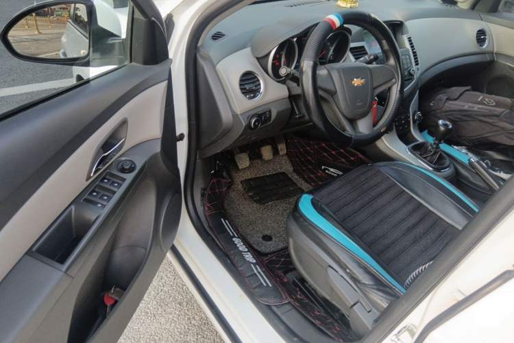 Used Chevrolet Cruze 2013 1.6L SL MT Driver Seat