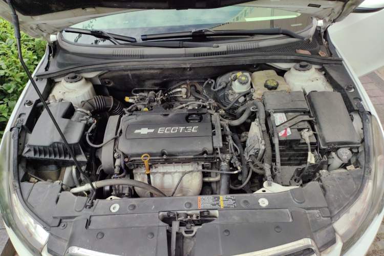 Used Chevrolet Cruze 2013 Hatchback 1.6L Manual Luxury Model Engine Bay