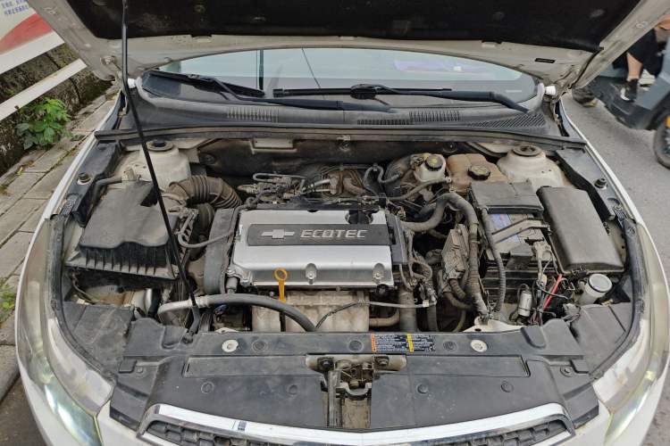 Used Chevrolet Cruze 2013 Hatchback 1.6L Manual Luxury Model Engine Bay