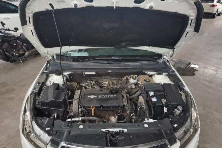 Used Chevrolet Cruze 2013 Hatchback 1.6L Automatic Luxury Model Engine Bay
