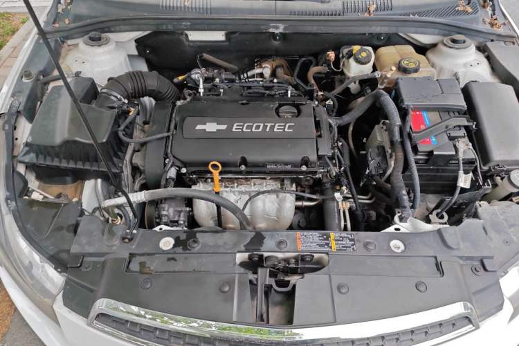 Used Chevrolet Cruze 2013 1.8L SE AT Engine Bay