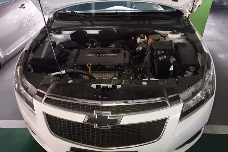 Used Chevrolet Cruze 2013 1.8L SE AT Engine Bay