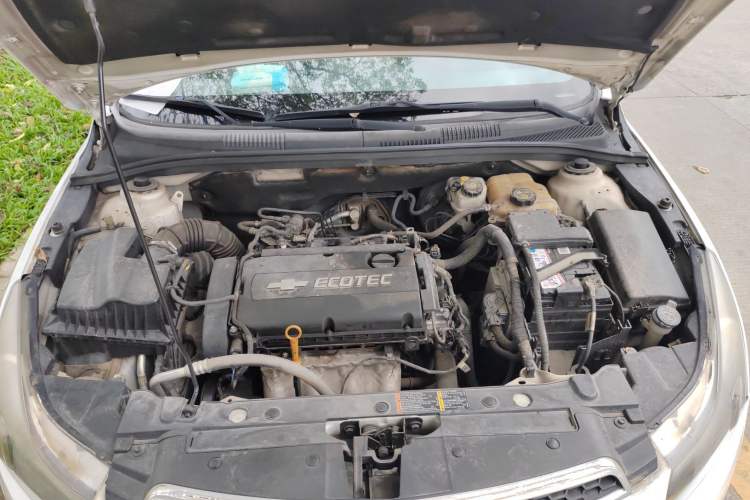 Used Chevrolet Cruze 2013 1.6L SE MT Engine Bay