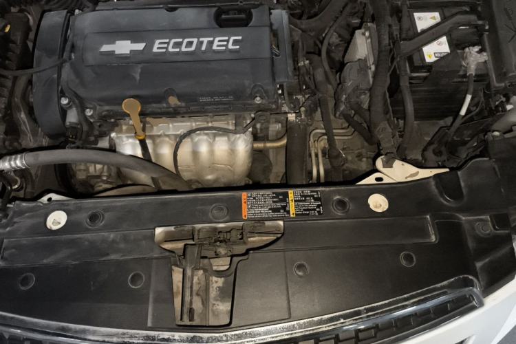 Used Chevrolet Cruze 2013 1.8L SE AT Engine Bay