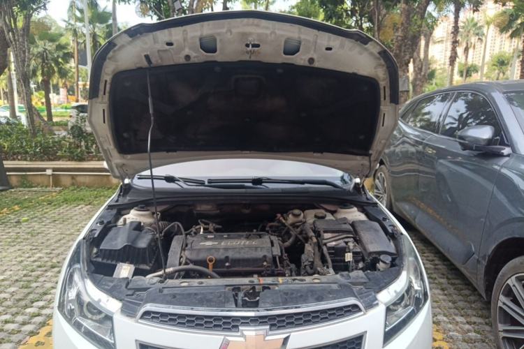 Used Chevrolet Cruze 2013 1.8L SE AT Engine Bay