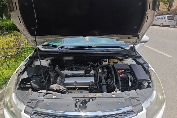 Used Chevrolet Cruze 2013 Hatchback 1.6T Automatic Flagship Model Engine Bay