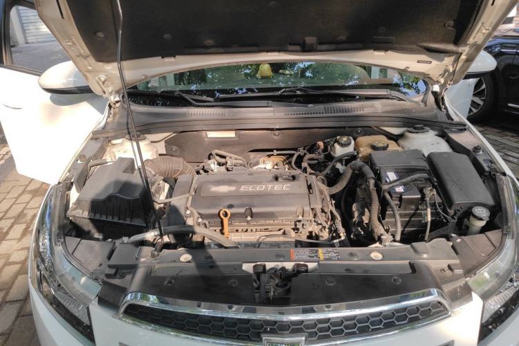 Used Chevrolet Cruze 2013 1.8L SE AT Engine Bay