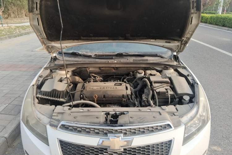 Used Chevrolet Cruze 2013 1.8L SE AT Engine Bay