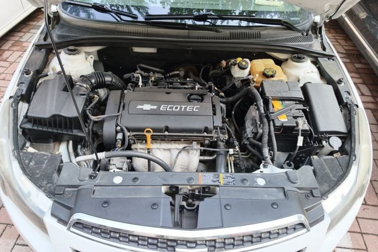 Used Chevrolet Cruze 2013 1.8L SE AT Engine Bay