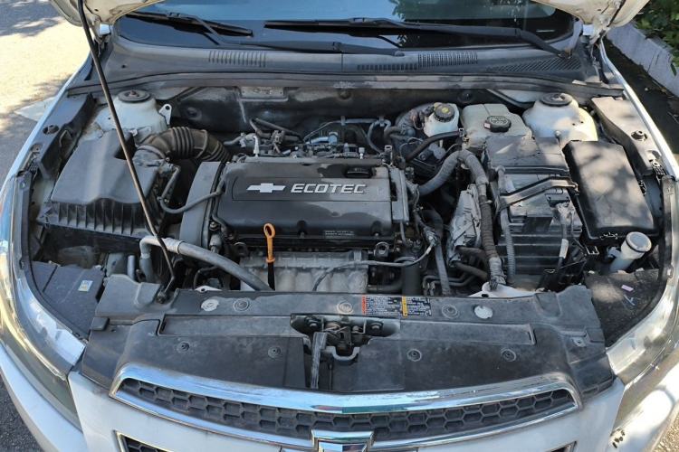 Used Chevrolet Cruze 2013 1.8L SE AT Engine Bay