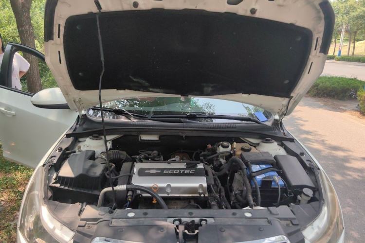 Used Chevrolet Cruze 2013 Hatchback 1.6L Automatic Luxury Model Engine Bay
