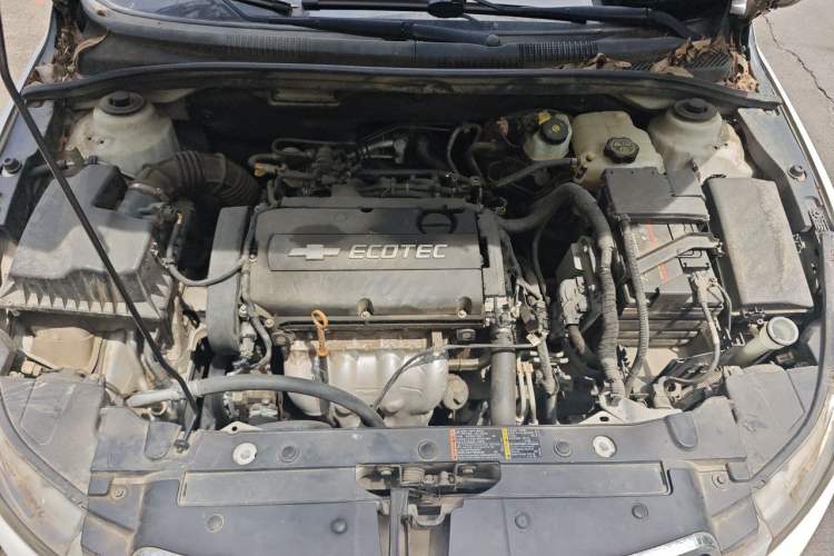 Used Chevrolet Cruze 2013 1.6L SE AT Engine Bay