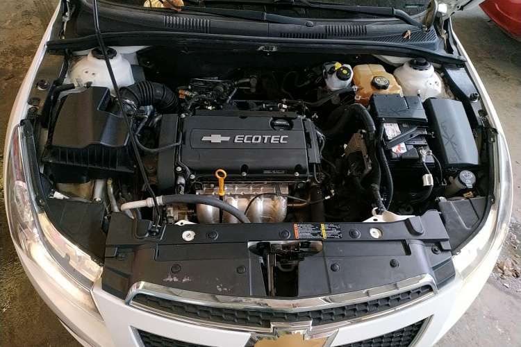Used Chevrolet Cruze 2013 Hatchback 1.6L Manual Luxury Model Engine Bay