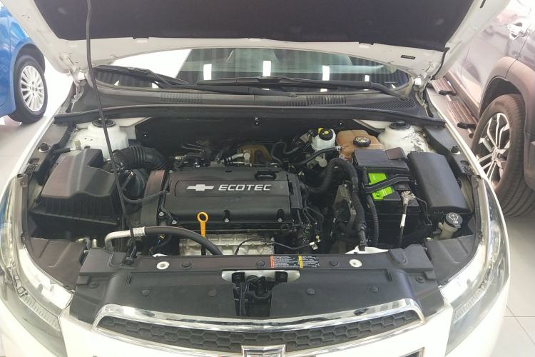 Used Chevrolet Cruze 2013 Hatchback 1.6L Manual Luxury Model Engine Bay
