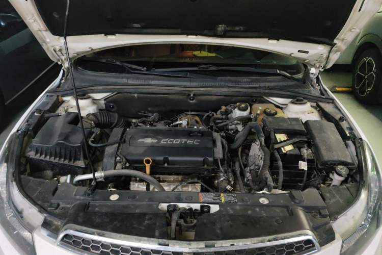Used Chevrolet Cruze 2013 Hatchback 1.6L Automatic Luxury Model Engine Bay