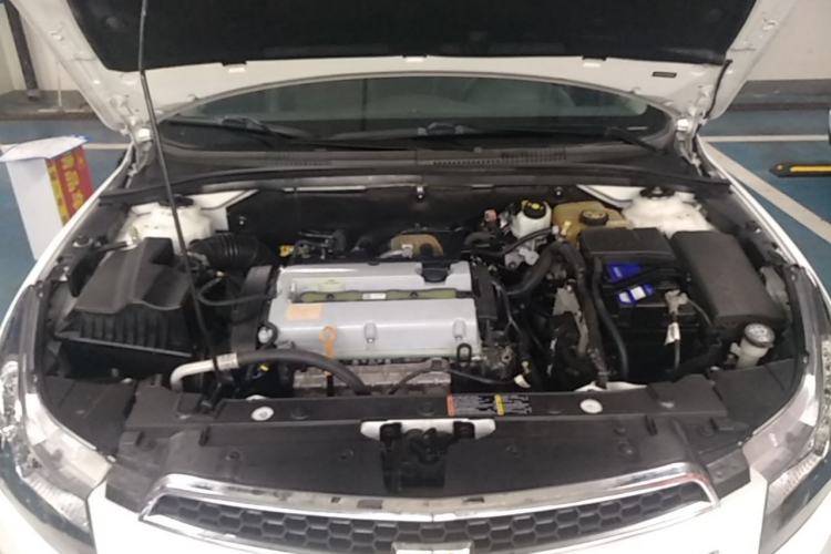 Used Chevrolet Cruze 2013 Hatchback 1.6L Automatic Luxury Model Engine Bay