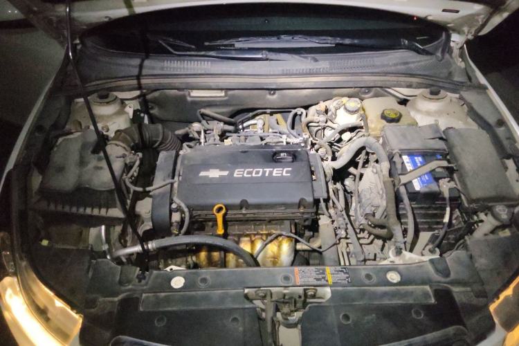 Used Chevrolet Cruze 2013 1.8L SE AT Engine Bay
