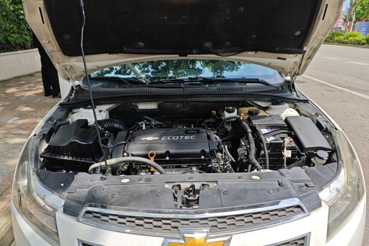 Used Chevrolet Cruze 2013 1.8L SE AT Engine Bay