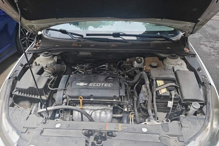 Used Chevrolet Cruze 2013 1.6L SE AT Engine Bay
