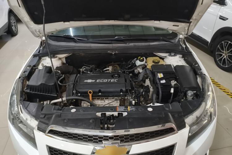 Used Chevrolet Cruze 2013 Hatchback 1.6L Manual Luxury Model Engine Bay