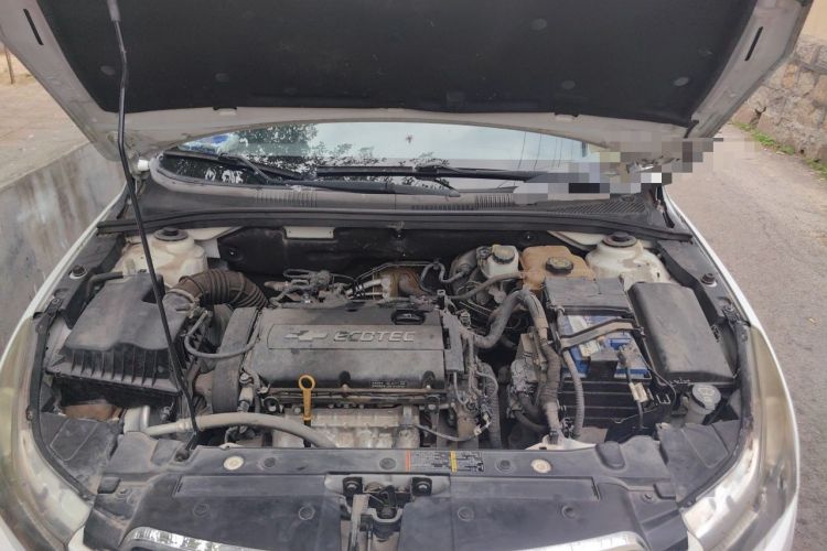 Used Chevrolet Cruze 2013 Hatchback 1.6L Manual Luxury Model Engine Bay