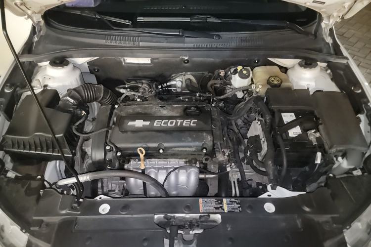 Used Chevrolet Cruze 2013 Hatchback 1.6L Automatic Luxury Model Engine Bay