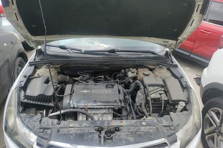 Used Chevrolet Cruze 2013 Hatchback 1.6L Automatic Luxury Model Engine Bay