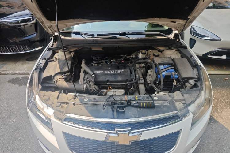 Used Chevrolet Cruze 2013 Hatchback 1.6T Automatic Flagship Model Engine Bay