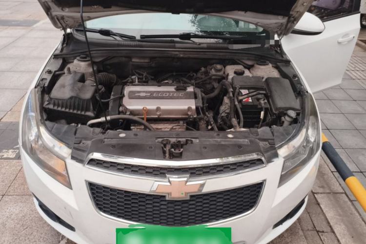 Used Chevrolet Cruze 2013 1.8L SE AT Engine Bay