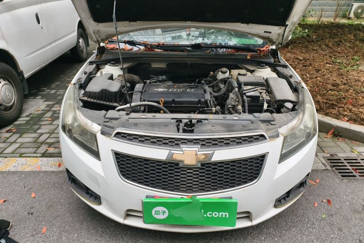 Used Chevrolet Cruze 2013 Hatchback 1.6L Automatic Luxury Model Engine Bay