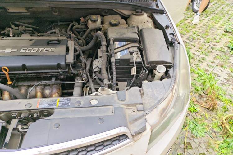 Used Chevrolet Cruze 2013 1.8L SE AT Engine Bay Left