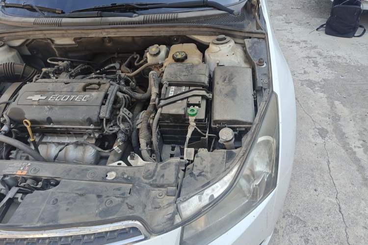 Used Chevrolet Cruze 2013 1.6L SL MT Engine Bay Left