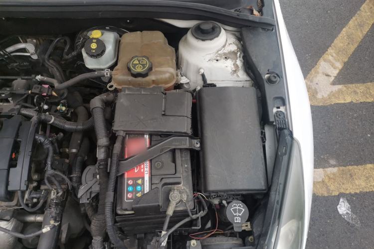 Used Chevrolet Cruze 2013 1.6L SL MT Engine Bay Left