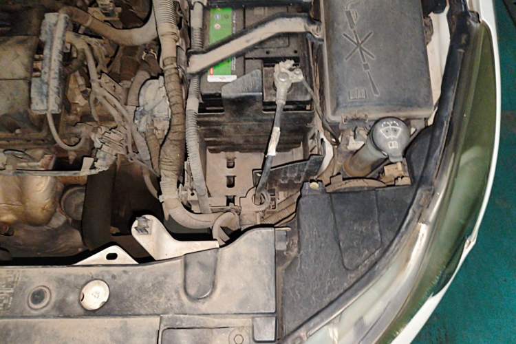 Used Chevrolet Cruze 2013 1.6L SE MT Engine Bay Left