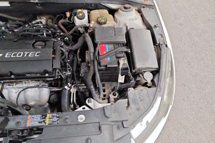 Used Chevrolet Cruze 2013 1.8L SE AT Engine Bay Left