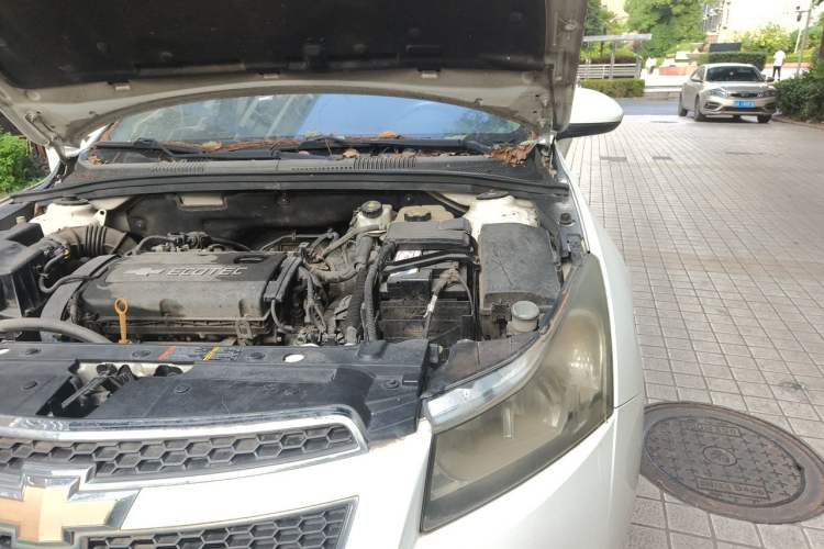 Used Chevrolet Cruze 2013 1.6L SL MT Engine Bay Left