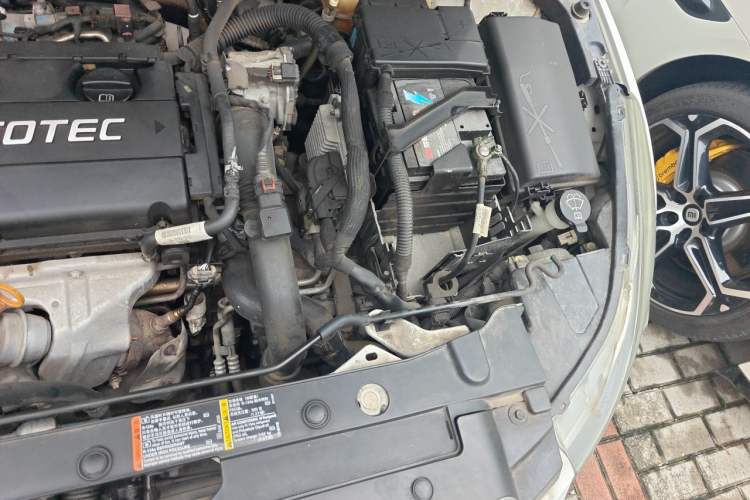 Used Chevrolet Cruze 2013 Hatchback 1.6T Automatic Flagship Model Engine Bay Left
