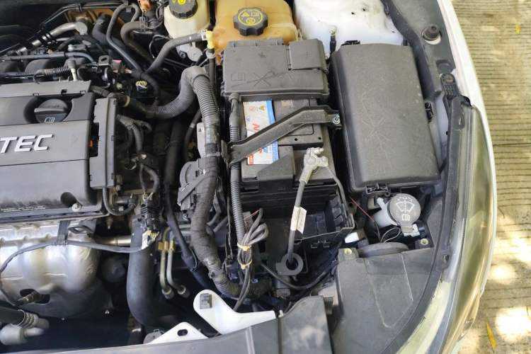 Used Chevrolet Cruze 2013 1.8L SE AT Engine Bay Left