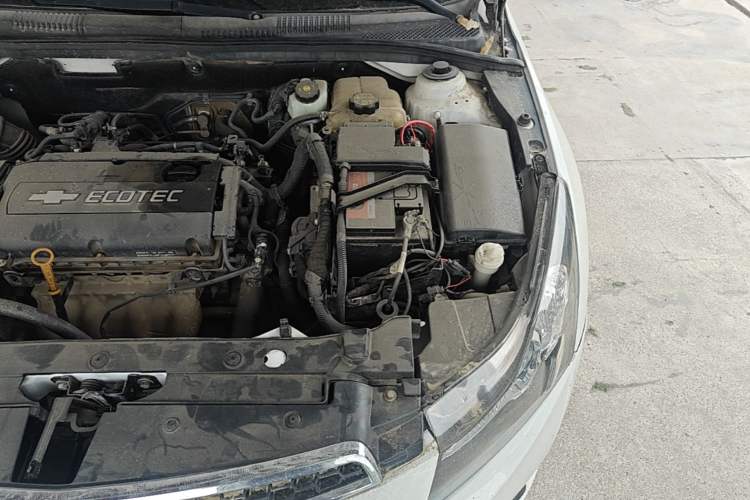 Used Chevrolet Cruze 2013 1.6L SL MT Engine Bay Left