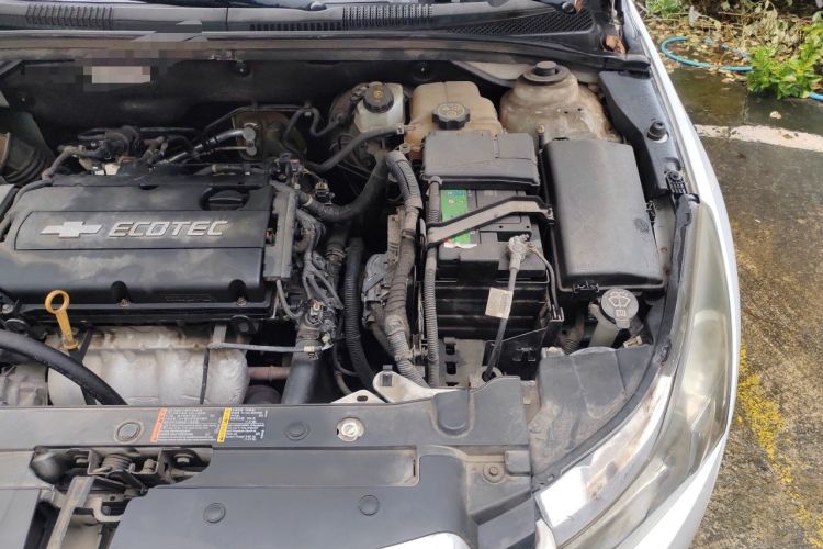 Used Chevrolet Cruze 2013 Hatchback 1.6L Manual Luxury Model Engine Bay Left