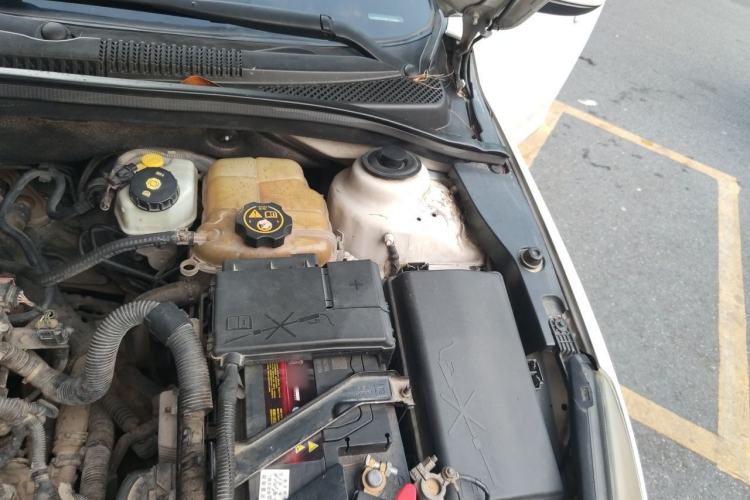 Used Chevrolet Cruze 2013 1.6L SL MT Engine Bay Left