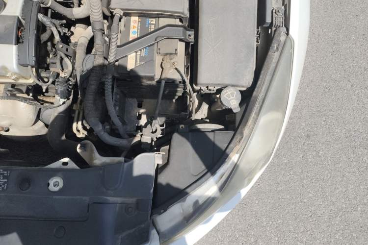 Used Chevrolet Cruze 2013 1.8L SE AT Engine Bay Left