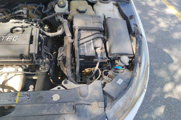 Used Chevrolet Cruze 2013 1.6L SE MT Engine Bay Left
