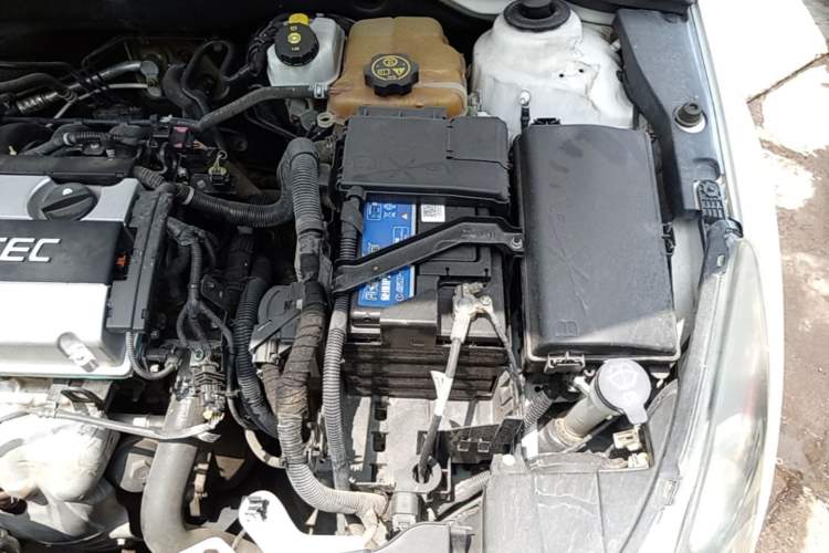Used Chevrolet Cruze 2013 1.6L SE MT Engine Bay Left