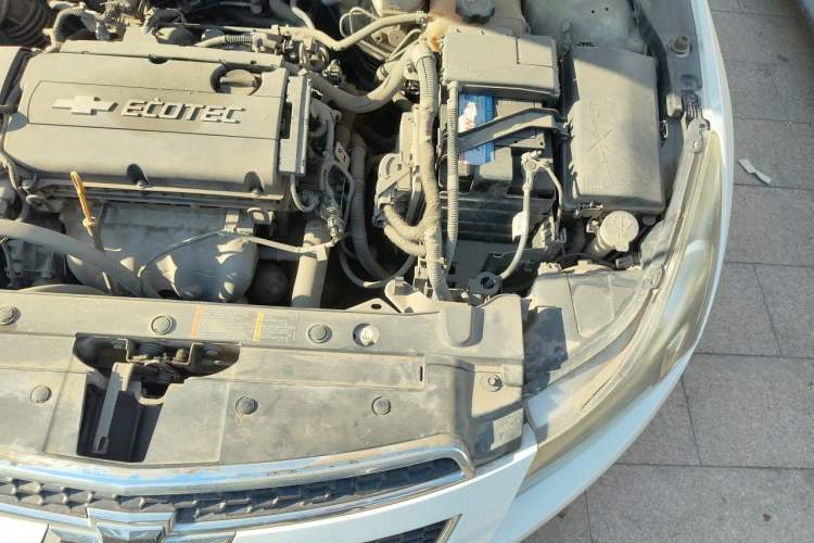Used Chevrolet Cruze 2013 1.6L SE MT Engine Bay Left