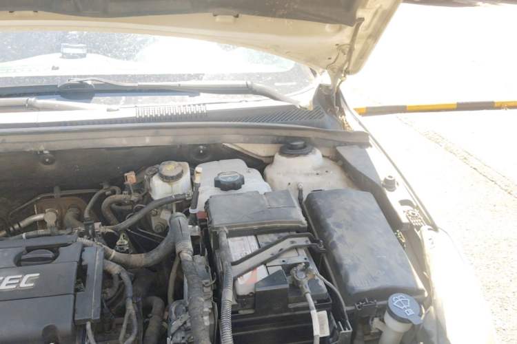 Used Chevrolet Cruze 2013 1.6L SE AT Engine Bay Left